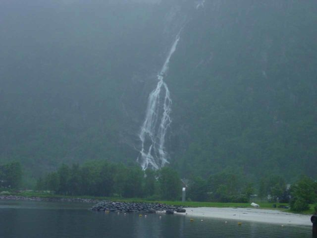 Kvernhusfossen_005_06262005