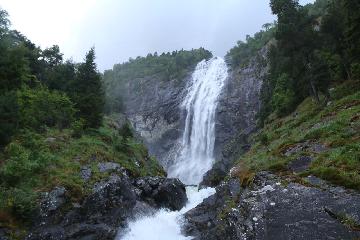 Kvinnafossen (I've also seen it spelled Kvinnefossen) was a roadside waterfall that faced the vast Sognefjord (Sognefjorden; said to be the longest fjord in the world) that Julie and I visited...