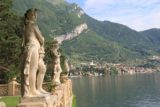 Lago_di_Como_276_20130604 - Statues lined up along the fancy railing facing Lago di Como