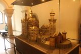 Ludwigs_Castles_292_06252018 - Miniature model of the Neuschwanstein Castle near the last gift shop