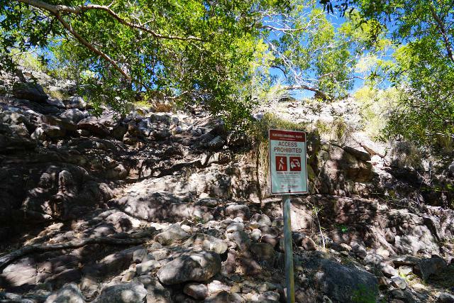 Maguk_117_06132022 - Closure sign near the top of the escarpment leading to the brink of Barramundi Falls