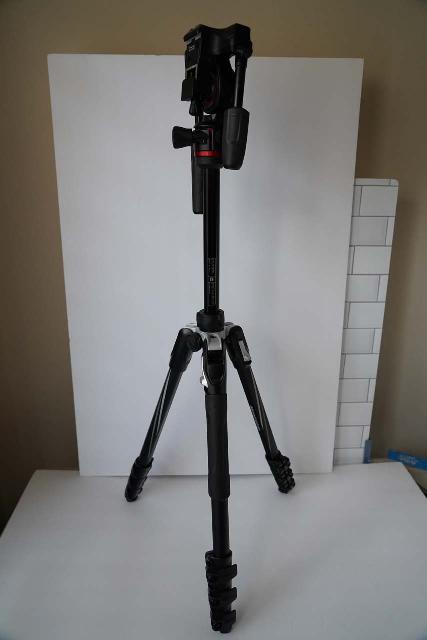 The moment I fold open the 'spider legs' of the Manfrotto BeFree 3-Way Live Advanced Tripod, it's pretty much almost ready to use even at this reduced height, which helped to enhance setup time in addition to its compactness