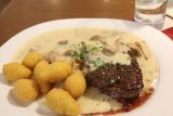 Melk_016_07062018 - This was the beef steak with creamy chanterelle sauce served up at the Rathauskeller in Melk
