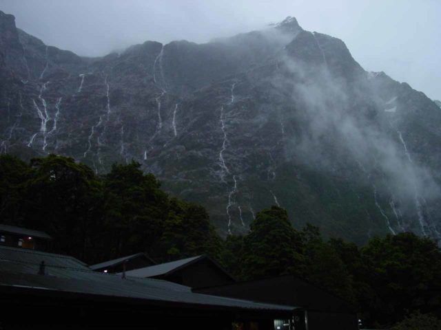 Milford_Track_day2_125_11282004