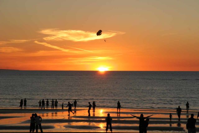 Mindil_Beach_018_06042006 - A glorious sunset scene at Mindil Beach in Darwin, NT, Australia
