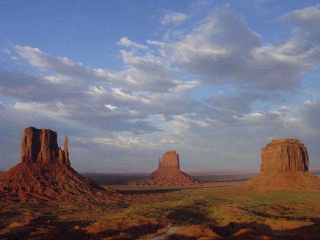 Monument_Valley_010_05242003 - Late afternoon at Monument Valley