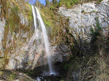 La Grande Cascade du Mont Dore (the Big Waterfall of the Mt Dore) is a pleasant waterfall excusion that takes in not only the waterfall but wonderful birds eye views...