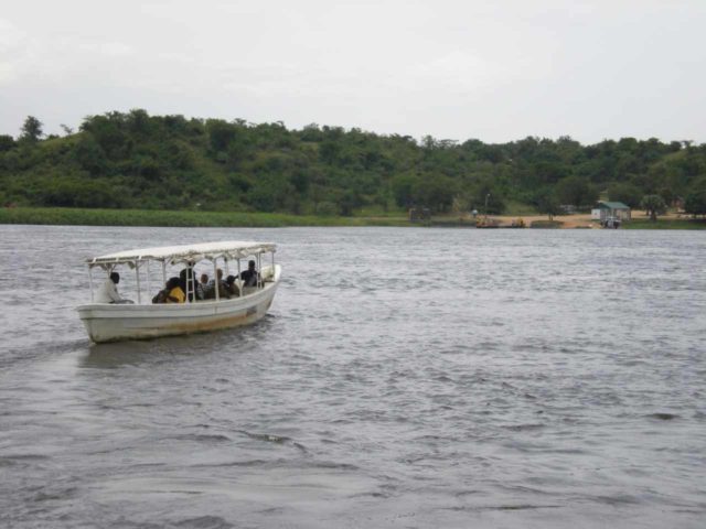 Murchison_Falls_002_jx_06142008 - The boat tour for Murchison Falls
