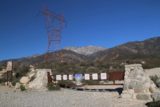 N_Etiwanda_013_01242015 - Esta fue la primera de un puñado de puertas que tuve que pasar para llegar a Etiwanda Falls. Esta estaba en el extremo norte del estacionamiento. Tenga en cuenta que esta foto y el resto de las fotos de esta galería fueron tomadas a principios de febrero 2015