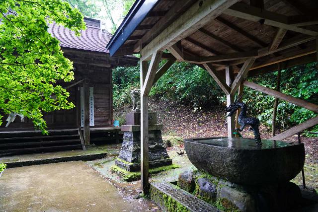 Nanataki_070_07102023 - The Nanataki Shrine seen on the way to the Nanataki Waterfall