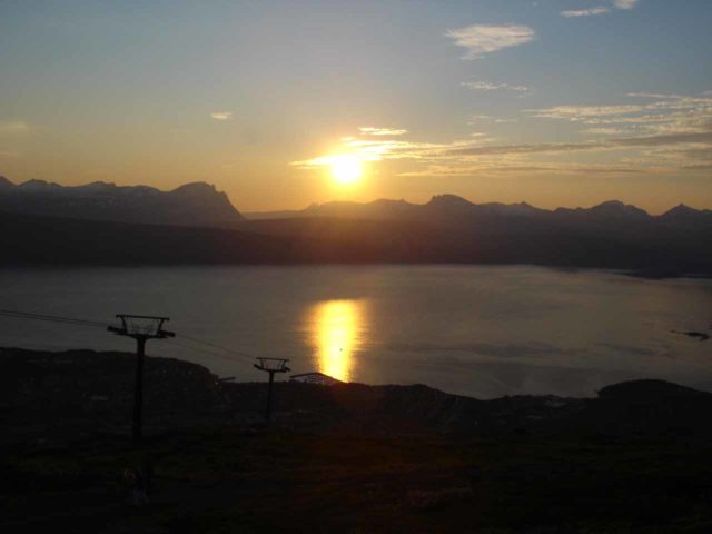Narvik_024_jx_07062005 - The midnight sun over Narvik