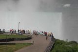 Niagara_Falls_367_06142007 - Closer to the edge