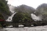 Oddadalen_035_06232019 - Vista direta de Låtefossen em Oddadalen a partir das margens do rio durante nossa visita em junho de 2019