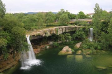 The Cascada de Pedrosa de Tobalina was where the Río Jerea plunged some 10-15m over a wide slab of bedrock within the namesake town of Pedrosa de Tobalina. Unlike most of the waterfalls that we had...