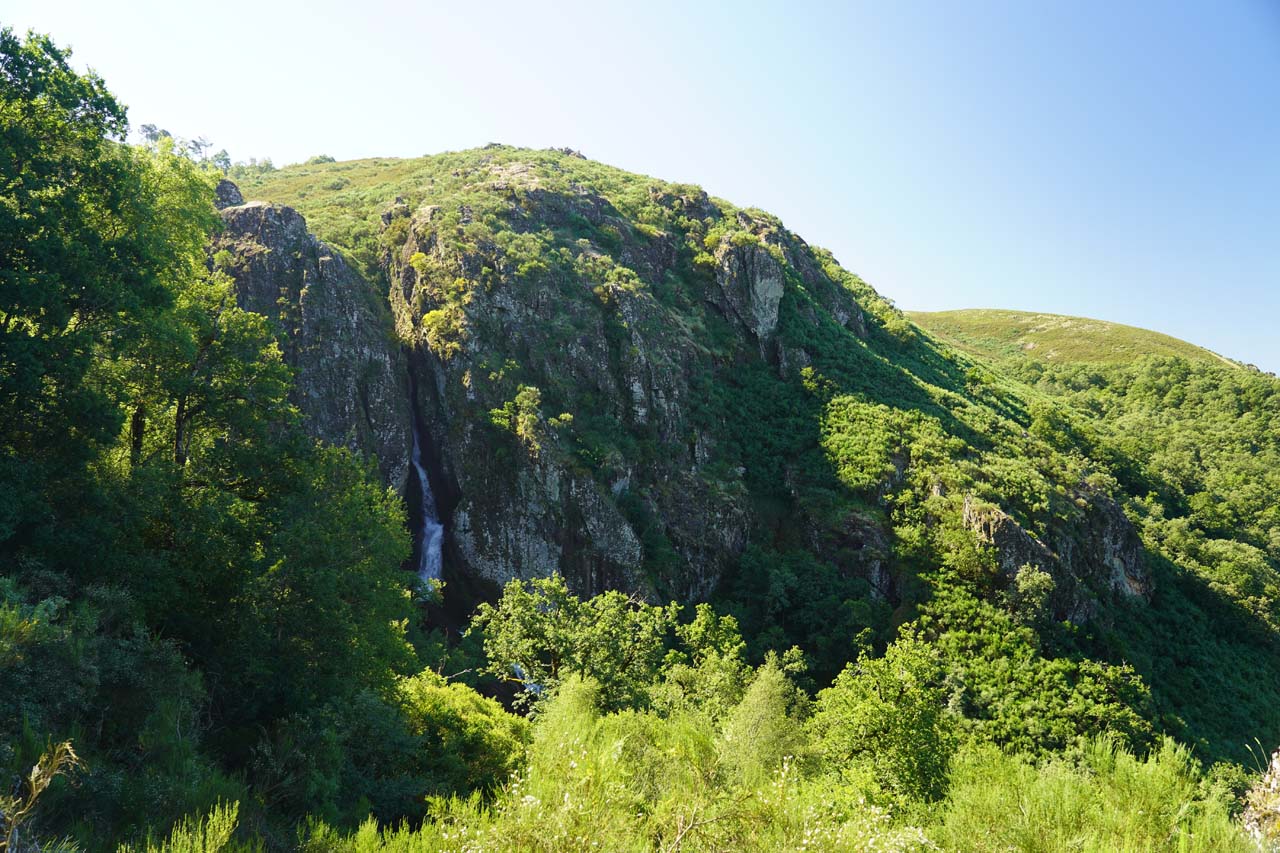 Cascata De Pitoes Das Junias A Remote Panoramic Waterfall
