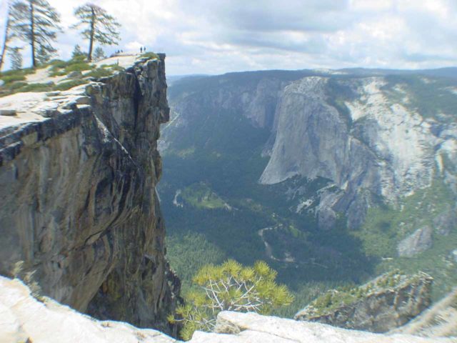 Pohono_Loop_055_05222004 - Looking back at the precipitous Taft Point with the bridge of the nose of El Capitan in the background across Yosemite Valley