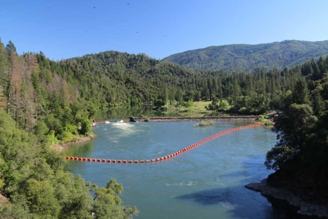 Potem_Falls_102_06202016 - Op zoek naar een soort dam-infrastructuur bij Potem Falls, wat een reden zou kunnen zijn waarom mensen deze waterval hebben 'gevonden'