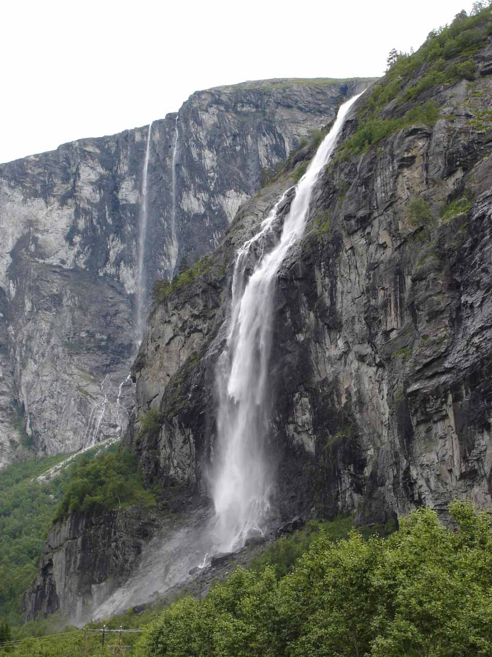 Dontefossen, Skogagrovafossen, and the Waterfalls of the Romsdal Valley