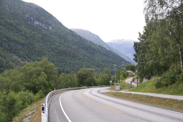 Romsdalen_104_07162019 - Looking back at one of the bus stops near the unmarked view of Vermafossen along the E136 on the north end of the hamlet of Verma