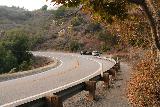 Salmon_Creek_Falls_051_11162018, Manteniéndonos a la derecha del giro en horquilla en la autopista 1 mientras regresábamos al automóvil estacionado en nuestra visita de noviembre de 2018 a Salmon Creek Falls