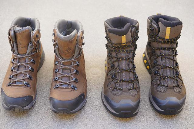 Comparaison de la chaussure Vasque St Elias GTX (à gauche) et de la chaussure Salomon Quest 4D 3 GTX (à droite), dont le poids et la robustesse étaient similaires