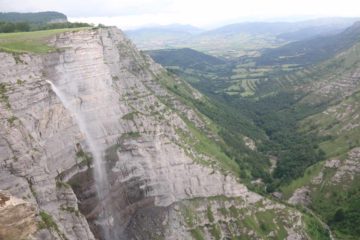 Of all the waterfalls that we encountered between Burgos and Bilbao, Salto del Nervion (or more accurately Salto del Nervión with the accent) by far was the best performer.  Not only were we...