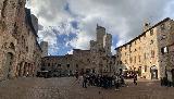 San_Gimignano_005_iPhone_11202023 - Broad look across the main piazza in San Gimignano