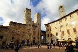San_Gimignano_028_11202023 - Yet another look across the main square surrounded by towers at the center of San Gimignano