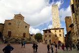 San_Gimignano_049_11202023 - Another look across the secondary square near the heart of San Gimignano