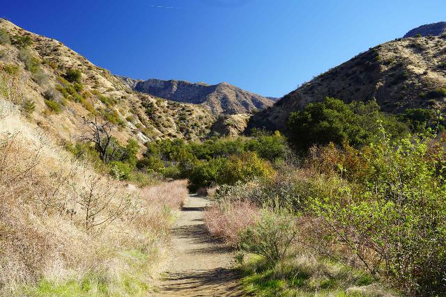 Santa_Paula_Canyon_076_02052021 - The Santa Paula Canyon Trail traversing a bit of a wide and dry section that I'd imagine can be brutal later in the year when the temperatures rise quickly in this area