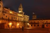 Santiago_de_Compostela_376_06092015 - Back at the Praza do Obradoiro at night after dinner as it suddenly got cold