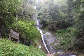 The Saruo Waterfall was one of the easiest waterfalls that we managed to see that was off the beaten path in Japan.  For a waterfall that was included as one of Japan's Top 100 Waterfalls as...