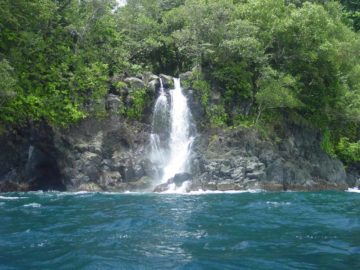 The Savulevu Yavonu Waterfall is a 20m waterfall that falls directly into the seas of the Ravilevu Coast in the rugged part of Eastern Taveuni. Access is only...
