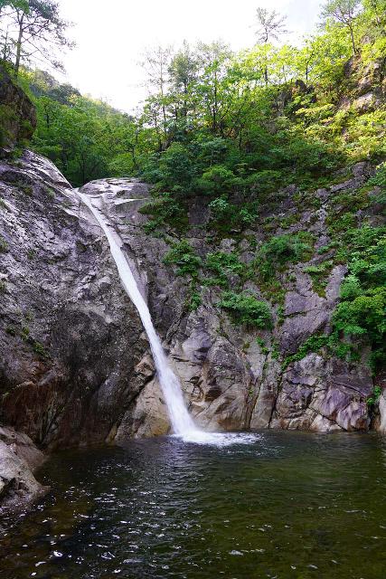 Seoraksan_267_06132023 - Biryong Falls is the second of three waterfalls along the 'Popular Multi-Waterfall Hike' in Seoraksan National Park