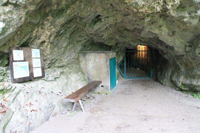 Seythenex_020_20120519 - The entrance to the Grotte de Seythenex (Cave of Seythenex)