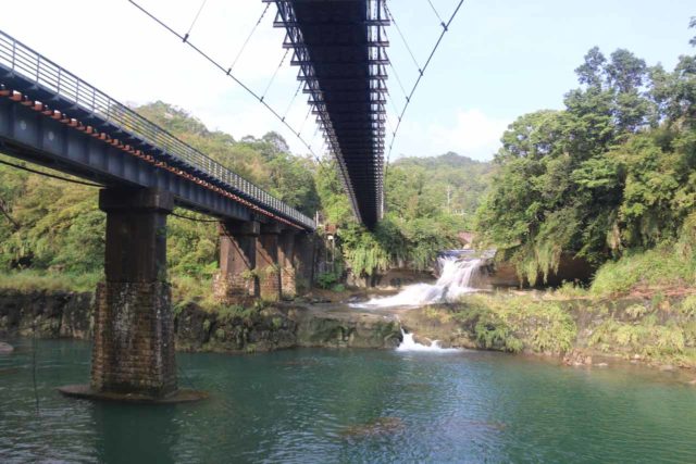 Shifen_Waterfall_033_11042016
