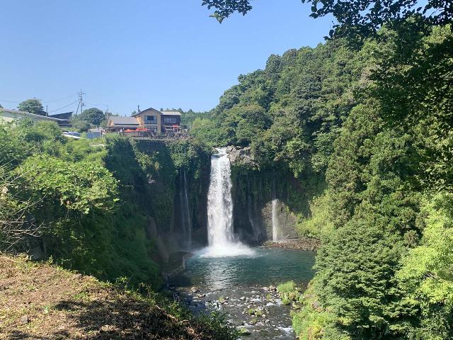 Shiraito_Fuji_006_iPhone_07242023 - Direct look at the Otodome Waterfall. Notice the fallen infrastructure on the left side of the gorge, which might have explained why the lookouts were limited and the shops were relocated during our July 2023 visit
