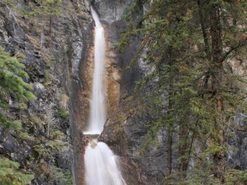 Silverton Falls is a relatively quiet and fairly unknown waterfall within the boundaries of Banff National Park.  At least it certainly seemed that way to us as we only saw a couple...