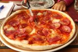 St_Goar_131_06172018 - The pepperoni pizza that Tahia and I shared for lunch at Sankt Goar