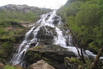 Steall Falls was a very beautiful waterfall ostensibly tumbling 120m into a wide open scenic valley backed by tall mountains.  It's said to be Scotland's second highest waterfall so if true...
