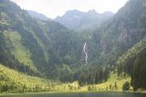 Steirischer_Bodensee_082_07032018 - Closer look at the Steirischer Bodensee Waterfall while continuing with the counterclockwise loop hike to get closer to the base of it