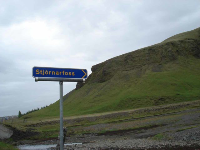 Stjornarfoss_001_jx_07032007 - A sign near the bridge we stopped at that pointed the way to get closer to Stjornarfoss