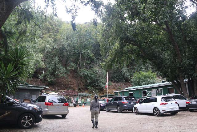 Sturtevant_Falls_127_05272019 - Das war die Chantry Flat Pack Station, wo man für das Parken bezahlen kann (falls vorhanden) und auch einen Forest Service Pass kaufen kann, falls man nicht schon einen gültigen Pass in der Hand hatte, den man im Auto vorzeigen konnte