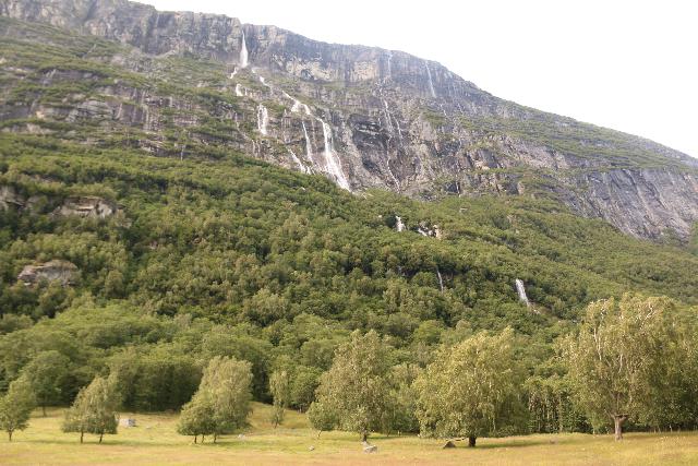 Sunndalen_023_07162019 - Looking up at Vinnufossen after scrambling around the picnic area near Holskeidet in July 2019