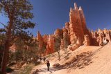 Sunset_Sunrise_Loop_129_04032018 - Approaching the hoodoos backing the Queen's Garden