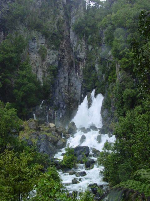Tarawera_Falls_009_11132004 - Tarawera Falls