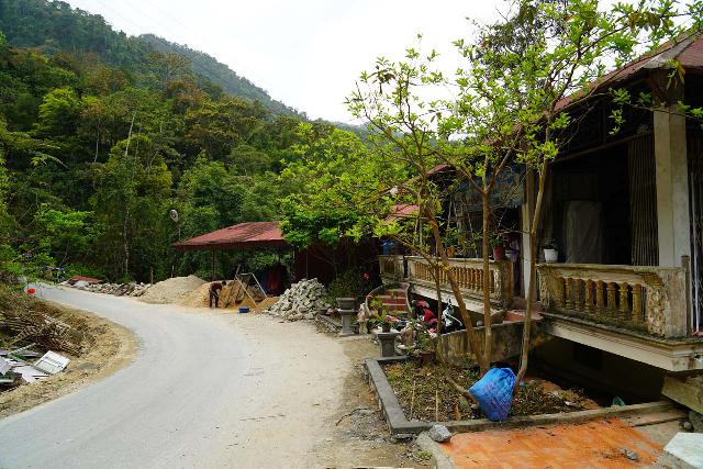 Thac_Tien_005_04132025 - The buildings by the trailhead for Thac Tien Waterfall looked like it was also under construction, and I suspect it might have been due to camaged caused by the Super Typhoon Yagi about 6-7 months prior in September 2024