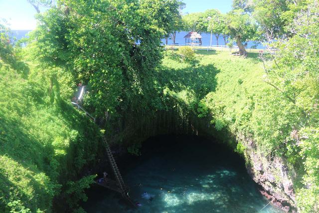 To_Sua_013_11112019 - The To-Sua Ocean Trench was perhaps the signature attraction of Samoa, and thus it was not a surprise that it was popular even though it was way towards the southeast of 'Upolu Island