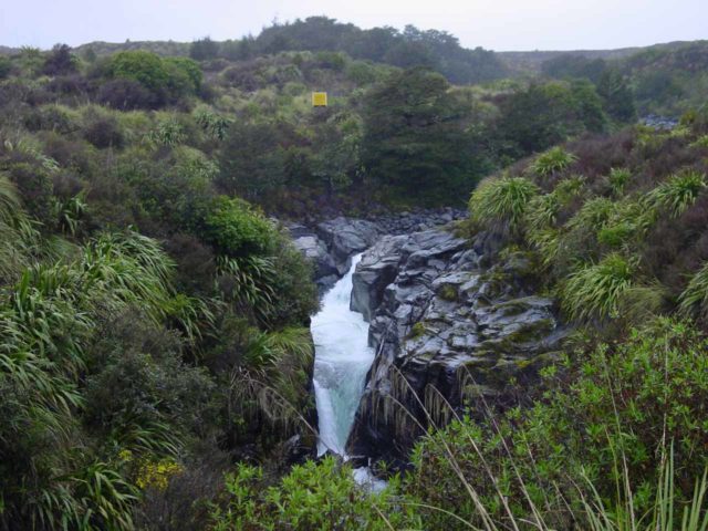 Toakakura_Falls_005_11172004 - This is a waterfall that I think might be Toakakura Falls