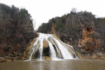 Turner Falls was perhaps Oklahoma's most scenic waterfall.  Julie and I were made aware of the falls when my mother made a visit here during a business trip several years ago.  Ever since then...